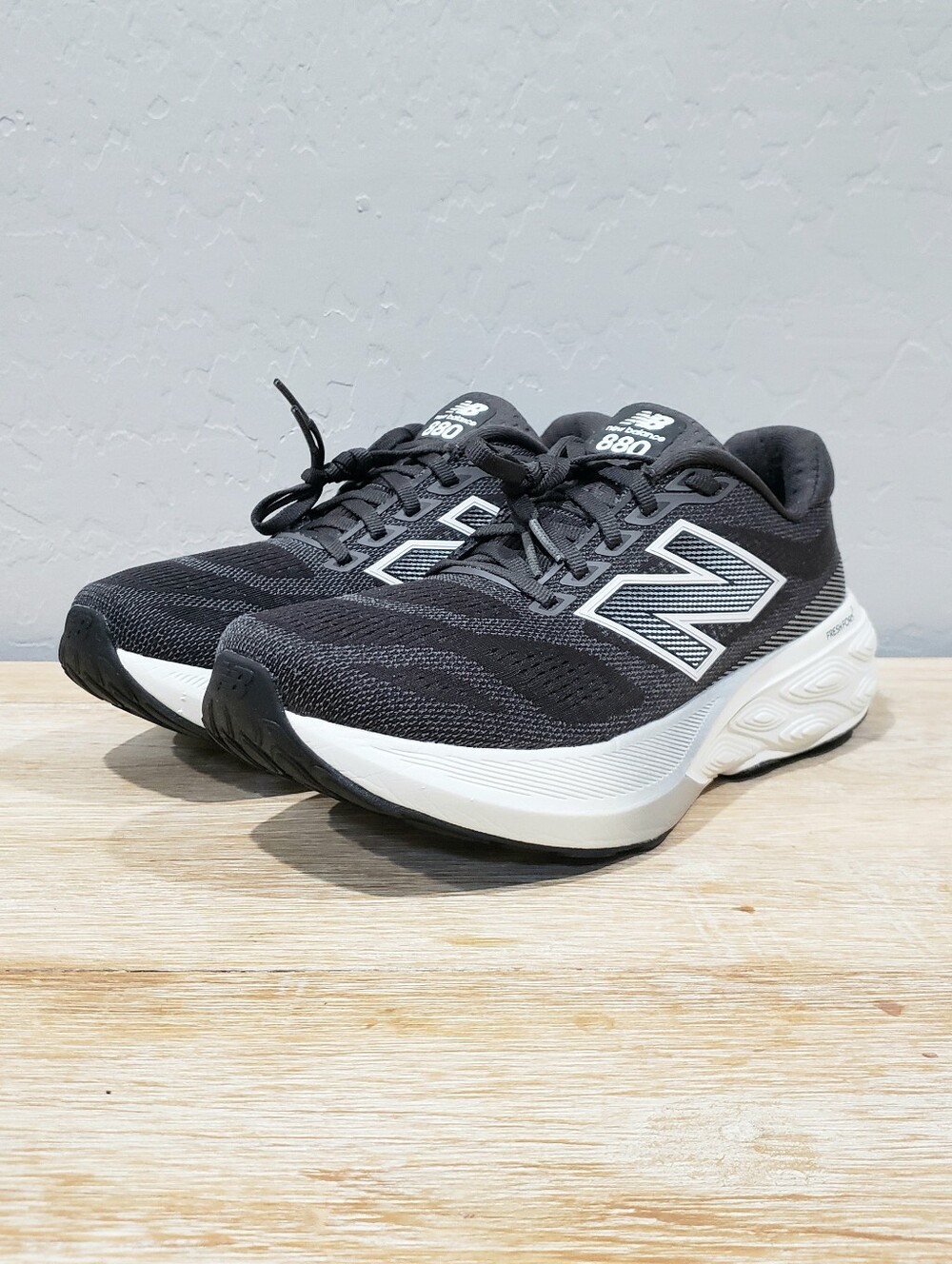 NEW BALANCE Women's Fresh Foam X 880v15 Athleisure Sneakers (9B) Black/Gray